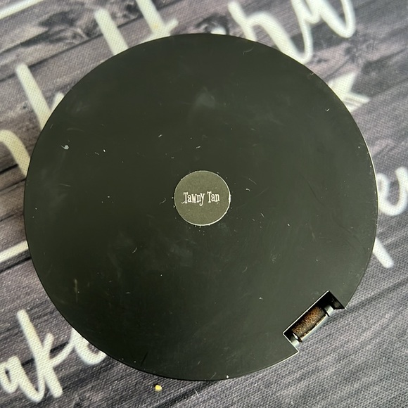 Filtered Face Powder/Foundation - Picture 2 of 5